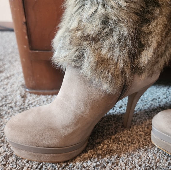 Fergie Captive Fur Boots size 7 - Picture 5 of 10